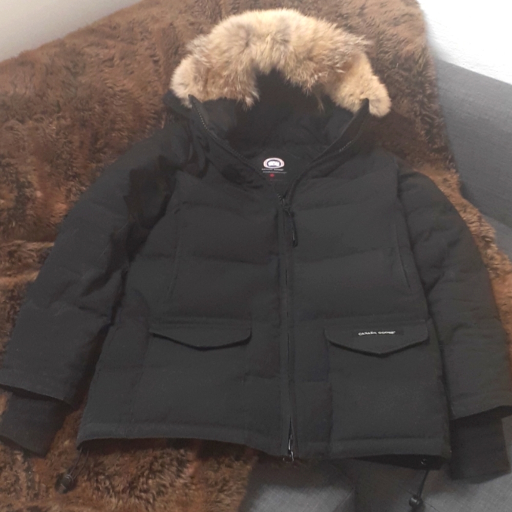 Canada goose size small
